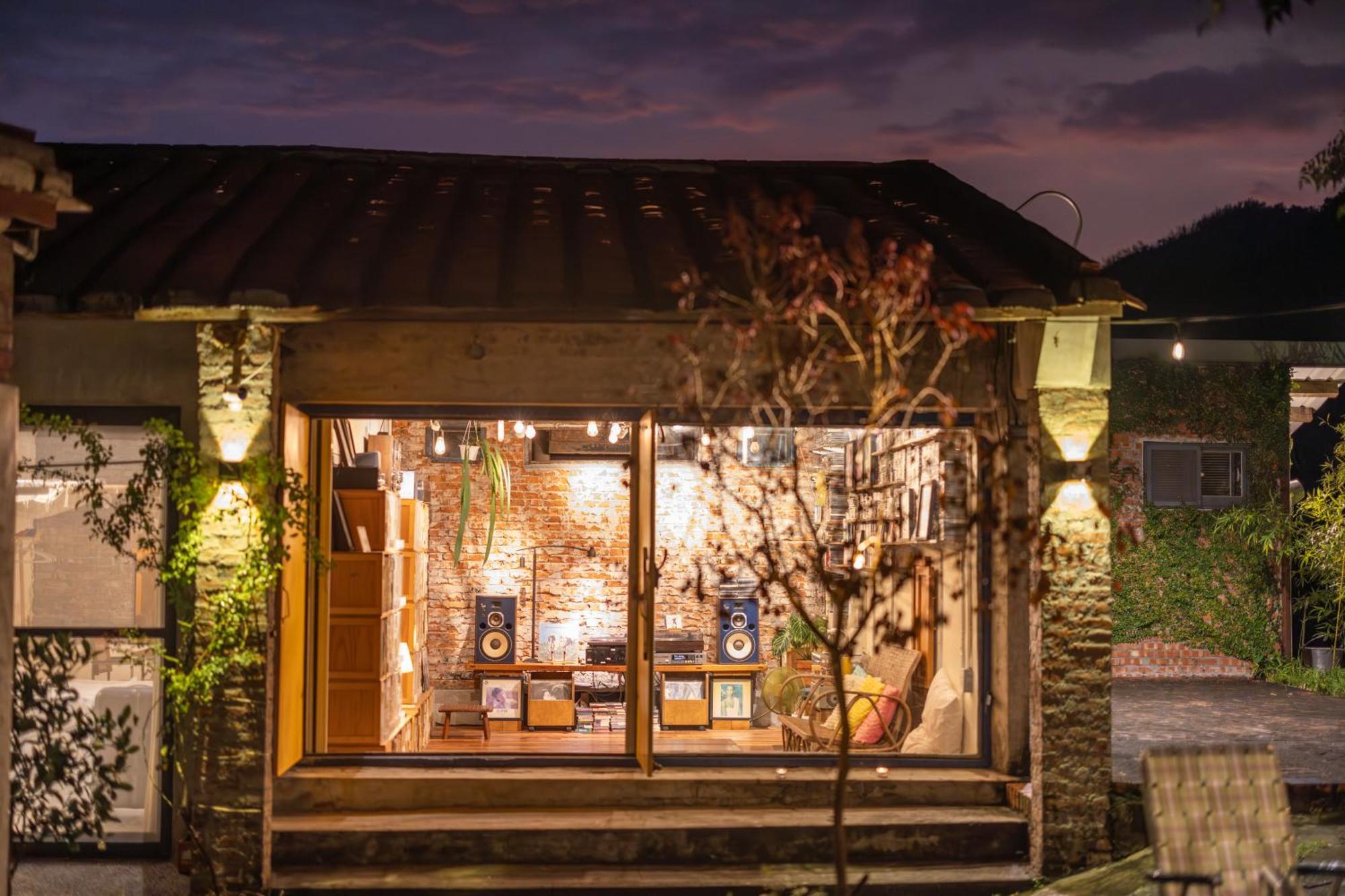 香蕉與黑膠 Yellow And Black Guest House Mei-nung Εξωτερικό φωτογραφία